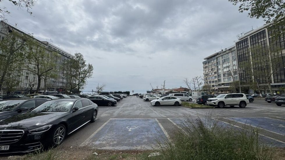 Πασχαλιάτικες αψιμαχίες στην πλατεία Ελευθερίας